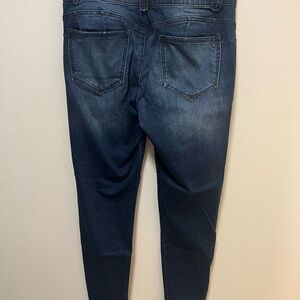 Wit and wisdom distressed ankle skinny jeans. Size 10